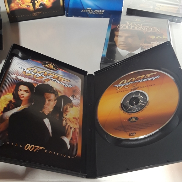 The James Bond 007 DVD Special Edition Collection (8 DVDS) - Picture 13 of 16